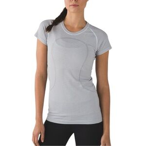 Lululemon Run Swiftly Tech Short Sleeve Crew size 6 in Tempo Stripe White Black